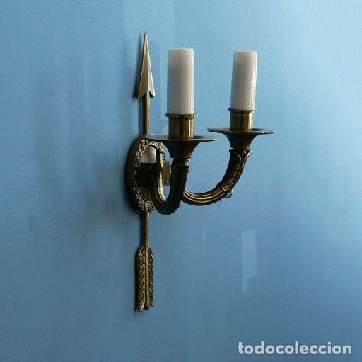 Antig&uuml;edades: APLIQUE DOBLE BRONCE CON FORMA DE FLECHA - Foto 3
