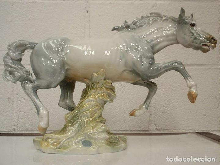 Antig&uuml;edades: Figura de caballo de Porcelana Algora - Foto 1