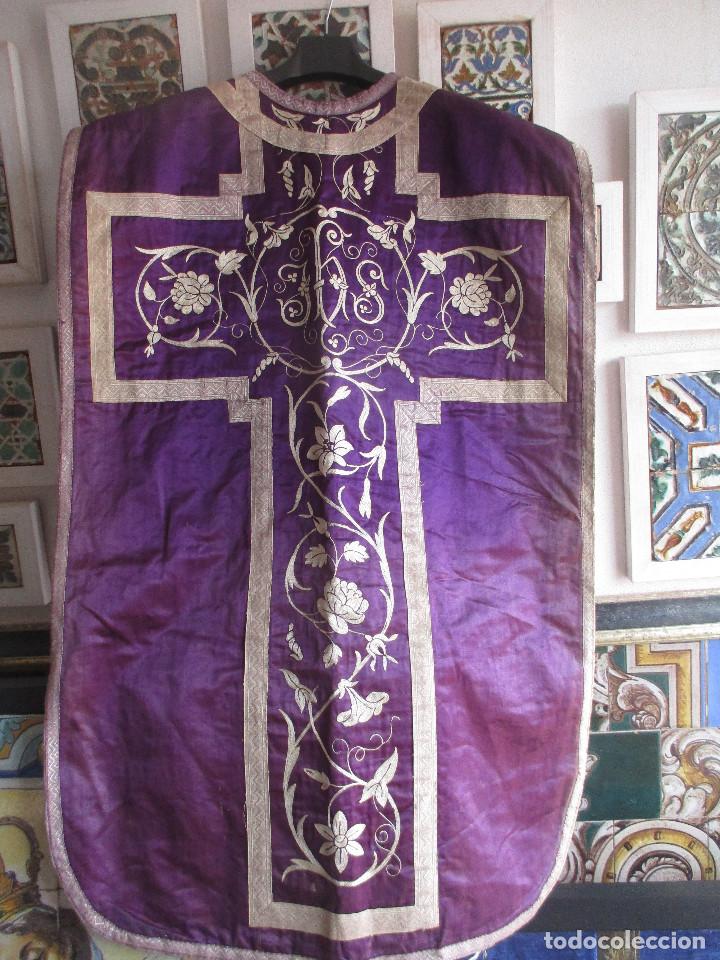 Antig&uuml;edades: Casulla liturgica con complementos - Foto 1