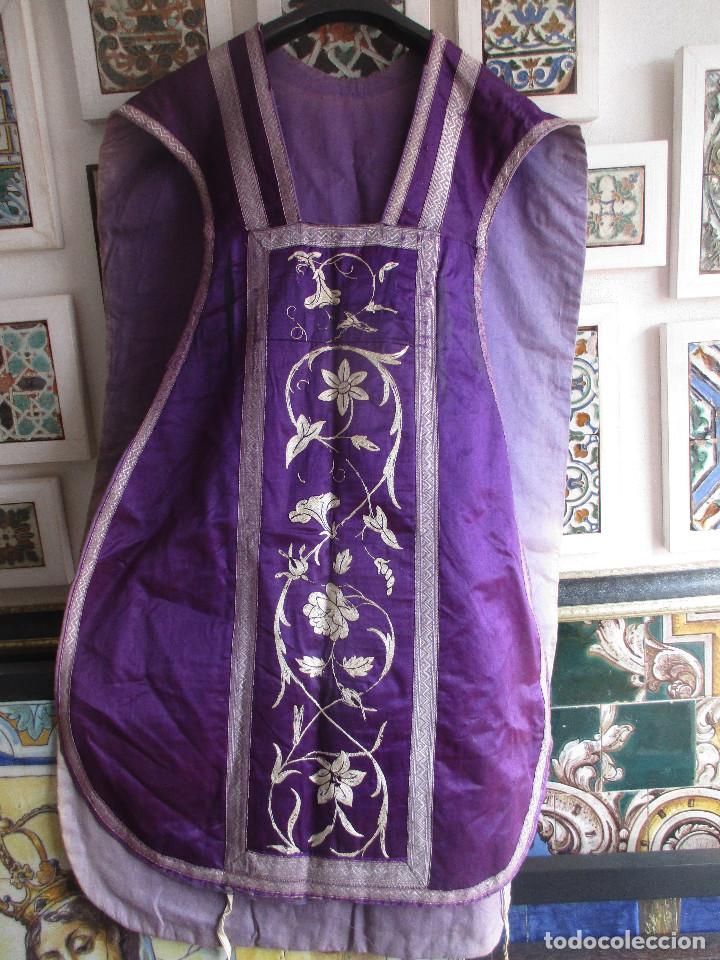 Antig&uuml;edades: Casulla liturgica con complementos - Foto 3