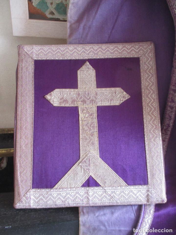 Antig&uuml;edades: Casulla liturgica con complementos - Foto 7