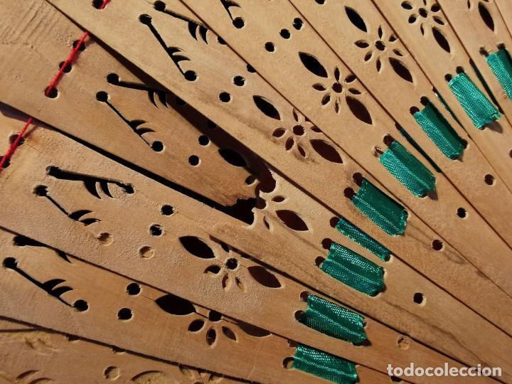 Antig&uuml;edades: ANTIGUO ABANICO DE MADERA. 22 CM - Foto 2