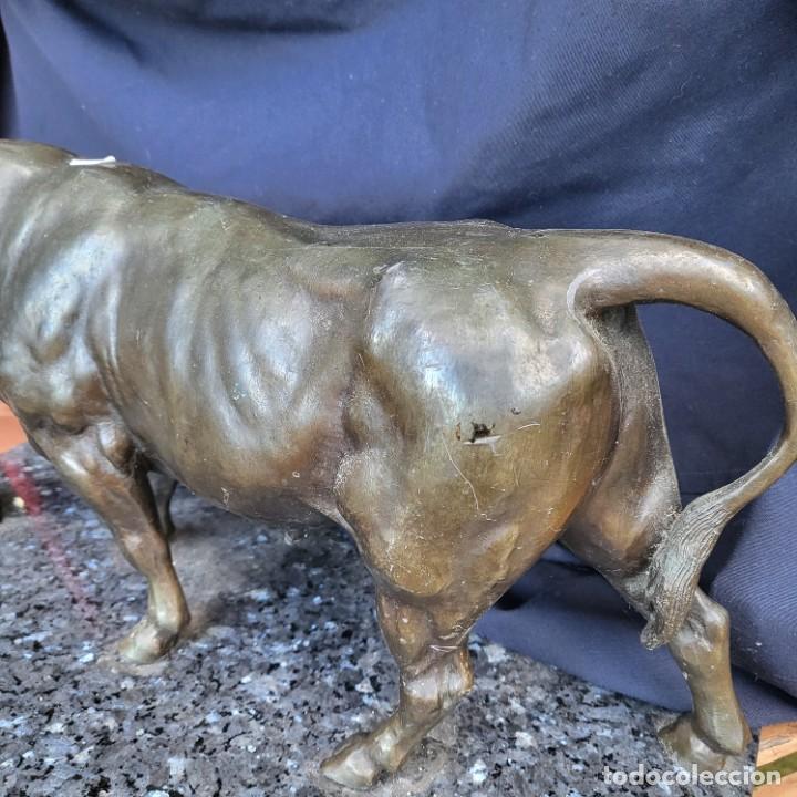 Antig&uuml;edades: Escultura de bronce de toro - Foto 2