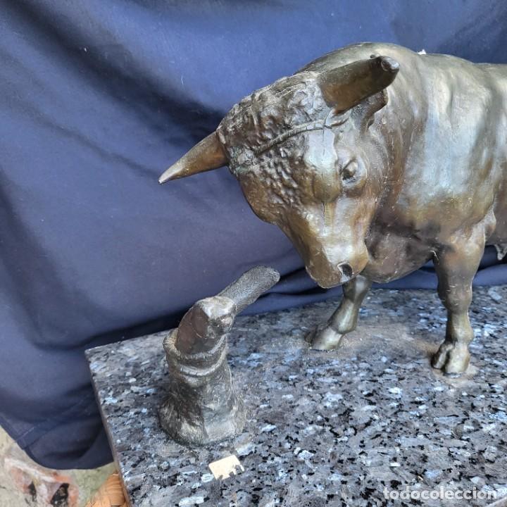 Antig&uuml;edades: Escultura de bronce de toro - Foto 3