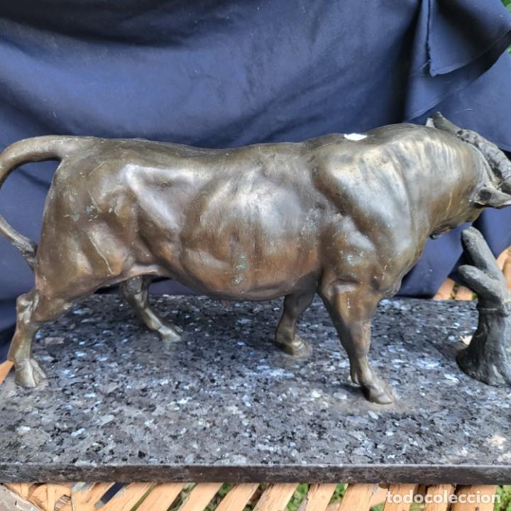 Antig&uuml;edades: Escultura de bronce de toro - Foto 4