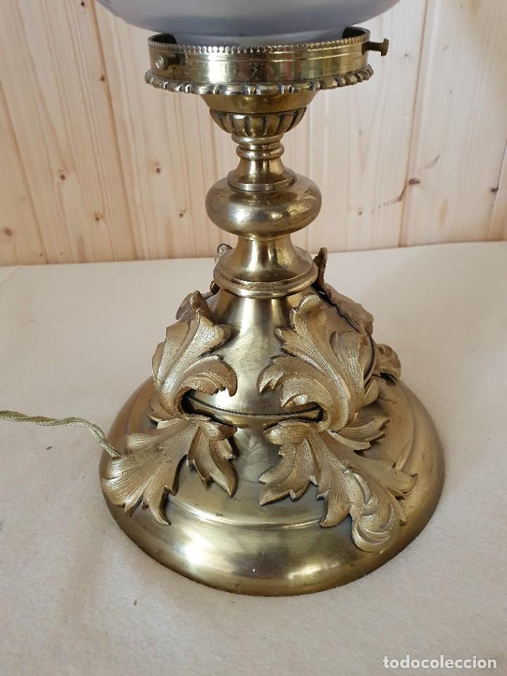 Antig&uuml;edades: LAMPARA DE SOBREMESA BRONCE LATON - Foto 2