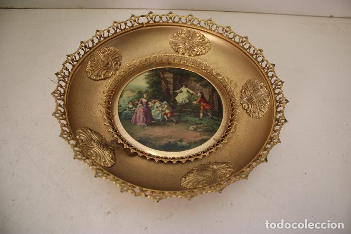 Antig&uuml;edades: plato romantico de metal - Foto 3