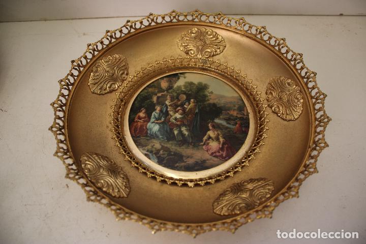 Antig&uuml;edades: plato romantico de metal - Foto 2