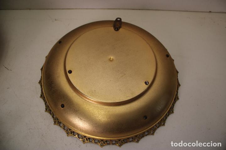 Antig&uuml;edades: plato romantico de metal - Foto 3