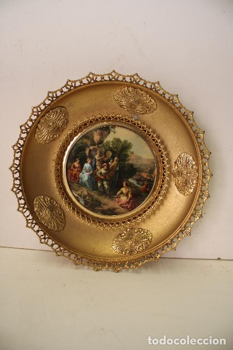Antig&uuml;edades: plato romantico de metal - Foto 1