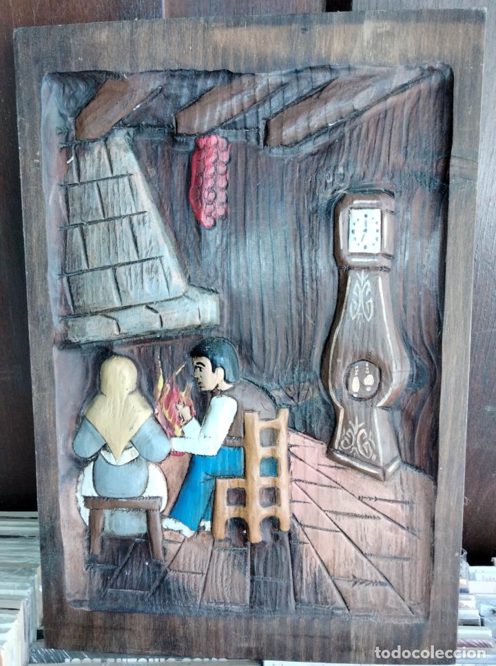 Antig&uuml;edades: Talla en madera bajorelieve. - Foto 1