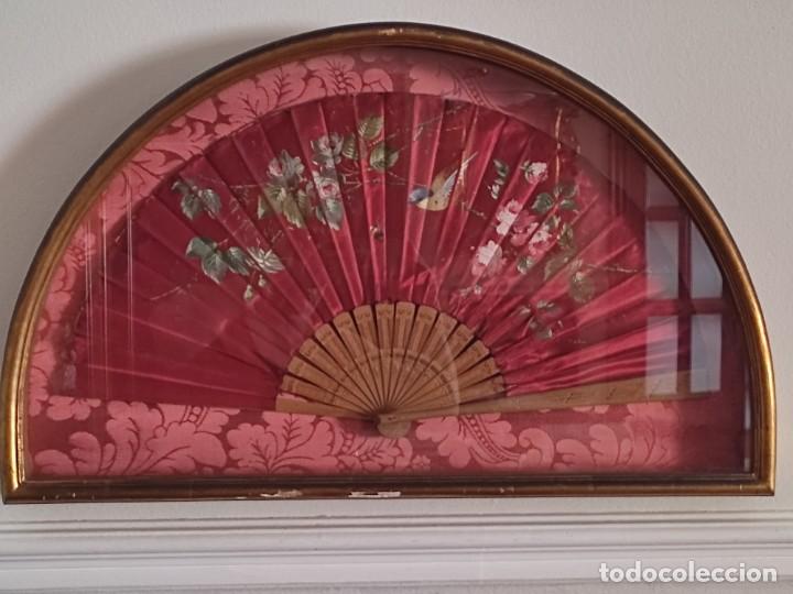 Antig&uuml;edades: Abanico Peric&oacute;n en su abaniquera - Foto 1