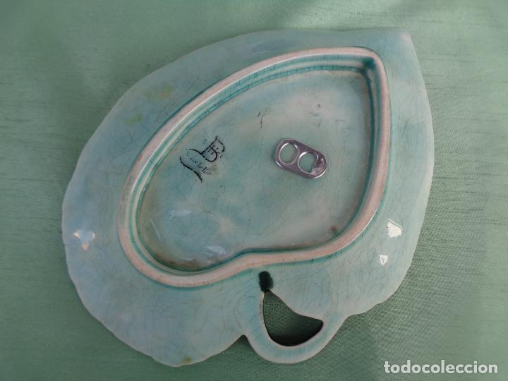 Antig&uuml;edades: ANTIGUO PLATO SELLADO CON FORMA DE HOJA - Foto 2