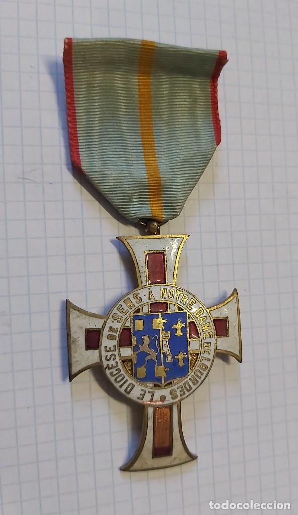 Antig&uuml;edades: Medalla de Lourdes - Foto 1