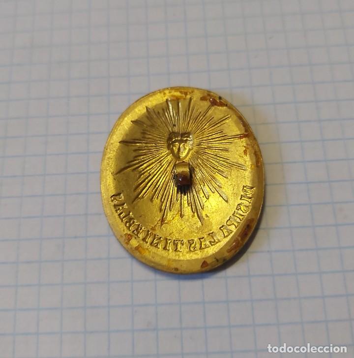 Antig&uuml;edades: Parte de medalla - Foto 2