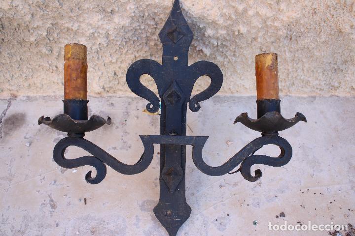 Antig&uuml;edades: aplique en hierro de forja - Foto 1
