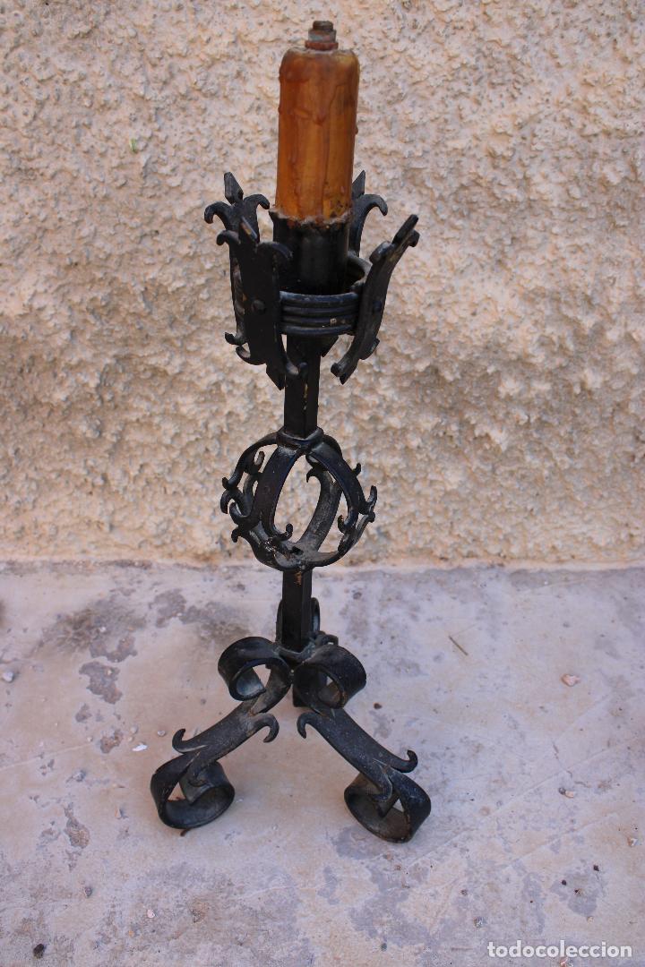 Antig&uuml;edades: candelabro en hierro de forja - Foto 2