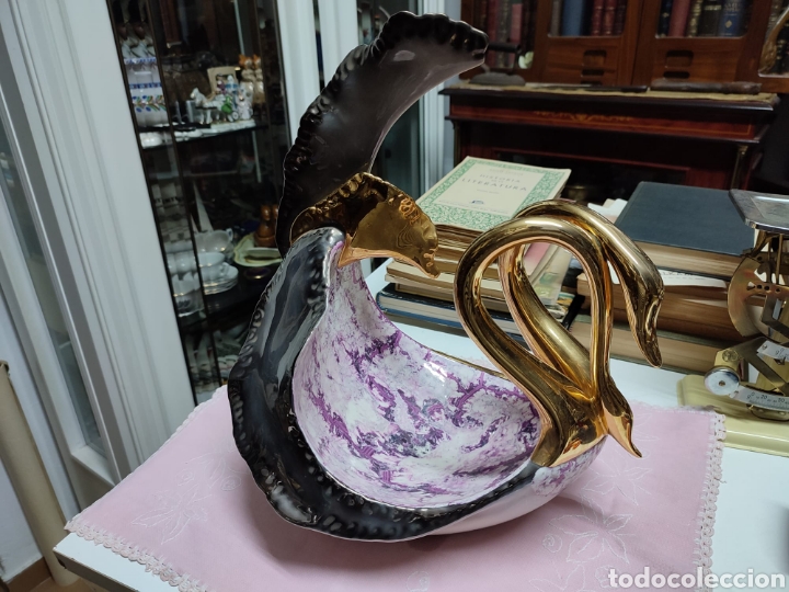 Antig&uuml;edades: Centro de mesa de cer&aacute;mica con cisnes - Foto 3