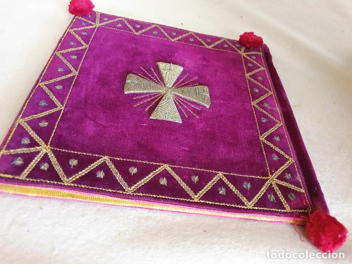 Antig&uuml;edades: CARPETA CORPORAL BORDADA - Foto 2