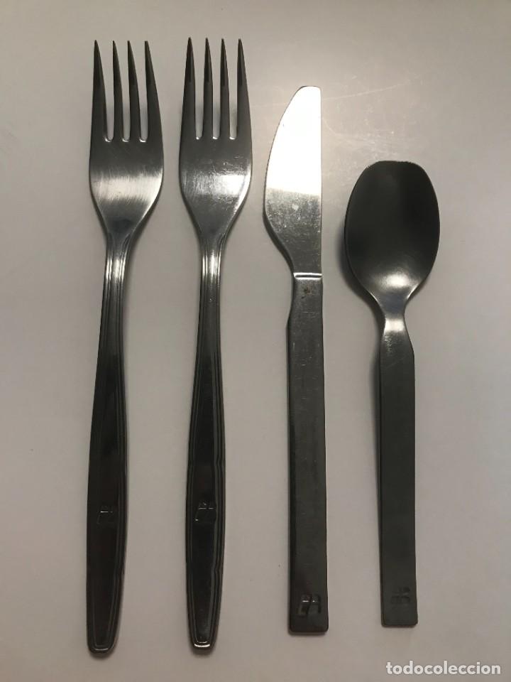 Antig&uuml;edades: CUBERTERIA IBERIA AEROLINEAS, TENEDORE, CUCHILLO, CUCHARITAS (1)