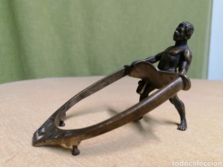 Antig&uuml;edades: Estribo con escultura de bronce. - Foto 3