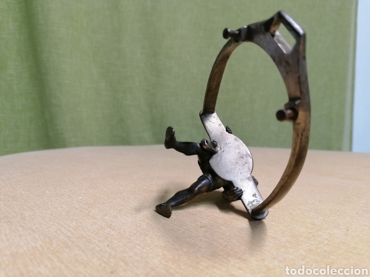 Antig&uuml;edades: Estribo con escultura de bronce. - Foto 6