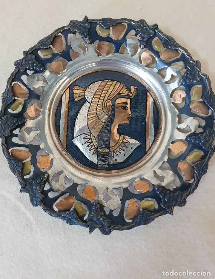 Antig&uuml;edades: PLATO METAL EGIPCIO 24 CM - Foto 1