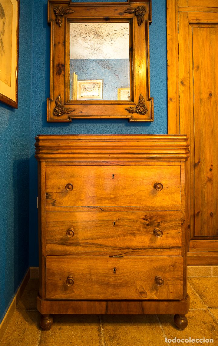 Antig&uuml;edades: C&oacute;moda de Nogal espa&ntilde;ol - Foto 1