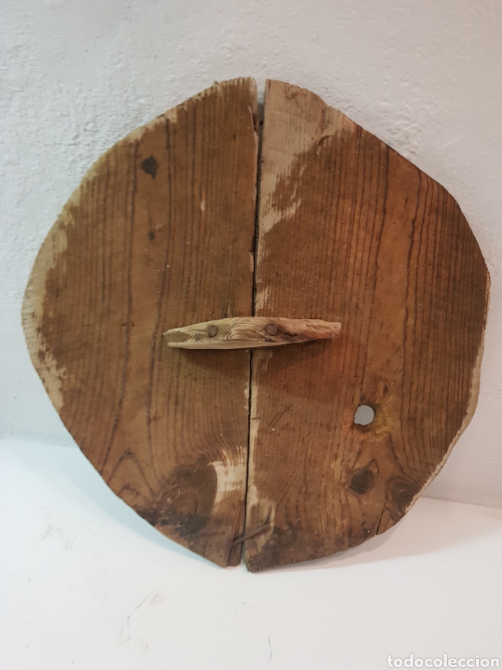 Antig&uuml;edades: Tapa maciza de madera antigua - Foto 1