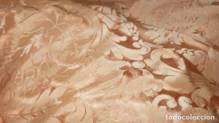 Antig&uuml;edades: CONSERVADA COLCHA RASO 240 CMS BEIGE - Foto 1