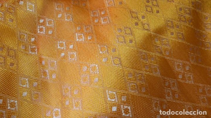 Antig&uuml;edades: CONSERVADA COLCHA RASO 200 CMS AMARILLO - Foto 4