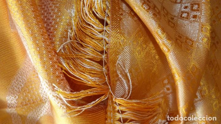 Antig&uuml;edades: CONSERVADA COLCHA RASO 200 CMS AMARILLO - Foto 9