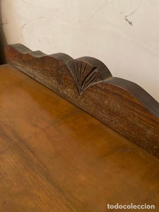 Antig&uuml;edades: mesilla de madera antigua - Foto 5