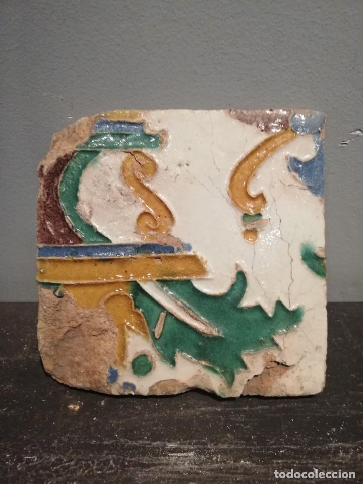 Antig&uuml;edades: AZULEJO DE ARISTA S. XVI - Foto 1