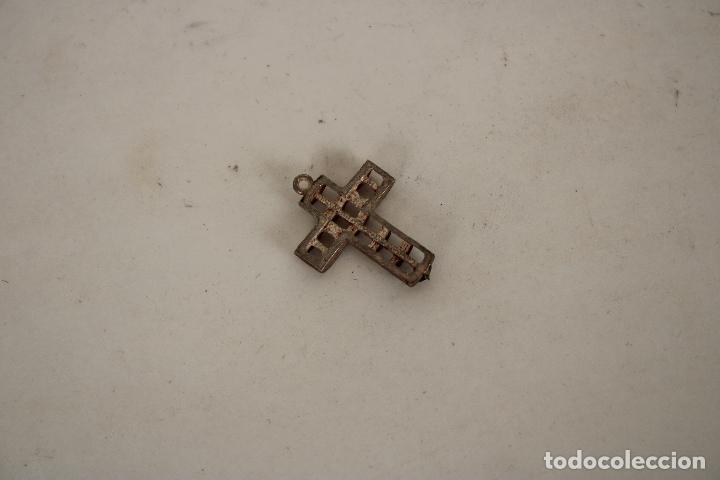 Antig&uuml;edades: peque&ntilde;a cruz de plata - Foto 3
