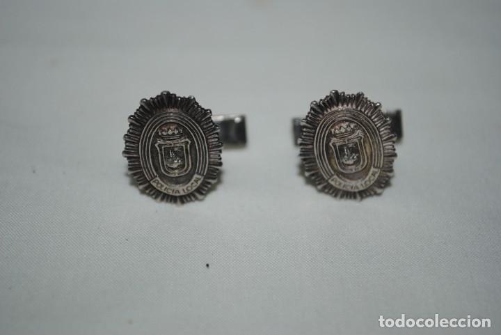 Antig&uuml;edades: GEMELOS DE PLATA DE LA POLICIA LOCAL . - Foto 1
