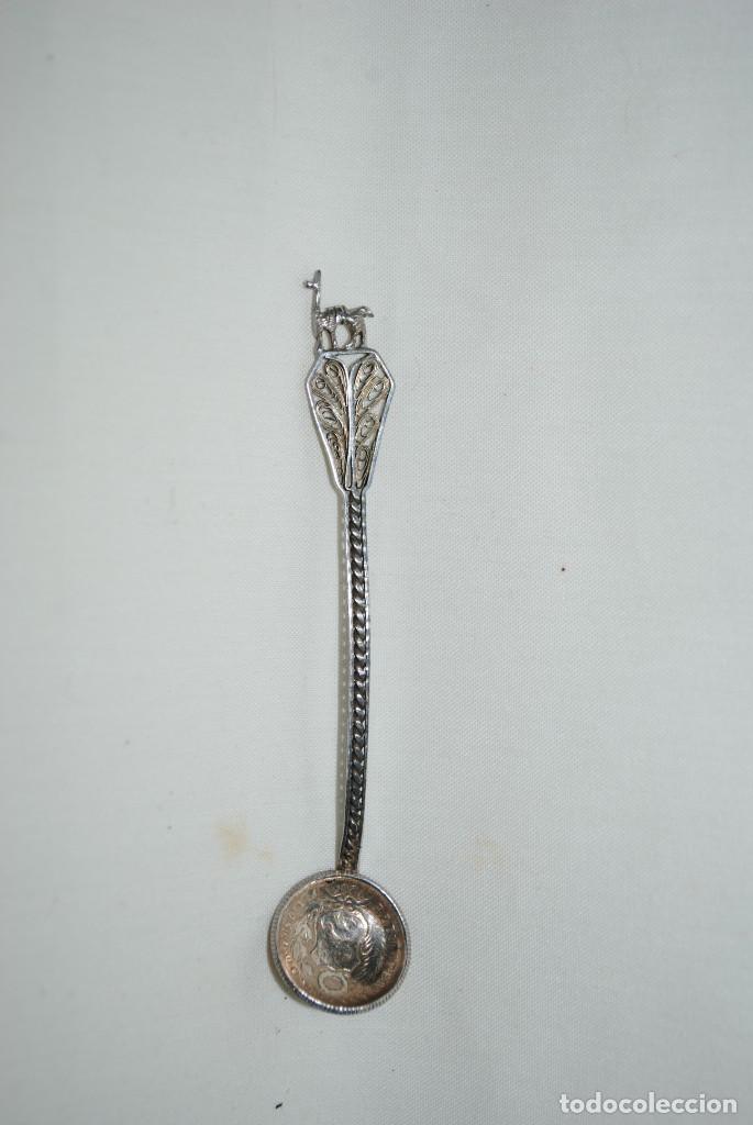 Antig&uuml;edades: CAZITO DE PLATA CON MONEDA PERUANA . - Foto 1