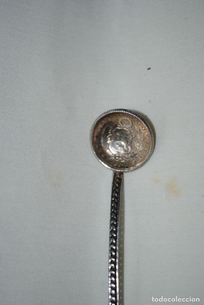 Antig&uuml;edades: CAZITO DE PLATA CON MONEDA PERUANA . - Foto 2