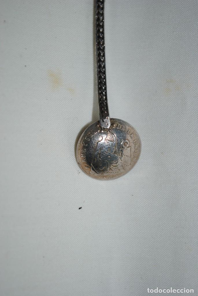 Antig&uuml;edades: CAZITO DE PLATA CON MONEDA PERUANA . - Foto 4