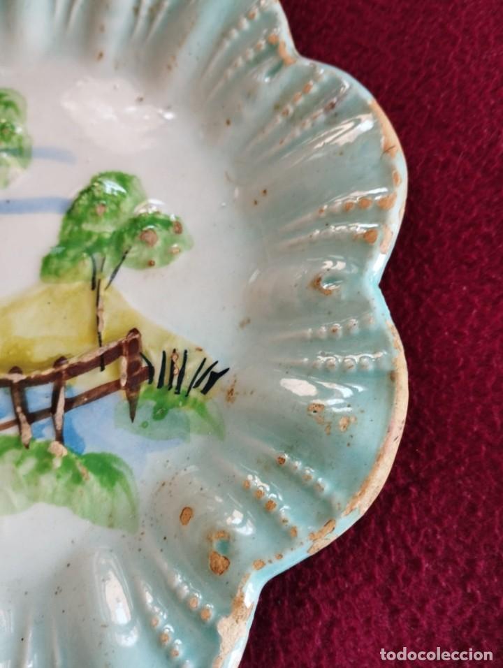 Antig&uuml;edades: Antiguo plato en relieve de finales de 1800 - Foto 2