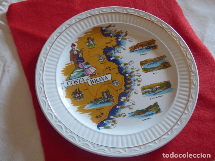 Antig&uuml;edades: Plato de porcelana,Costa Brava. - Foto 1