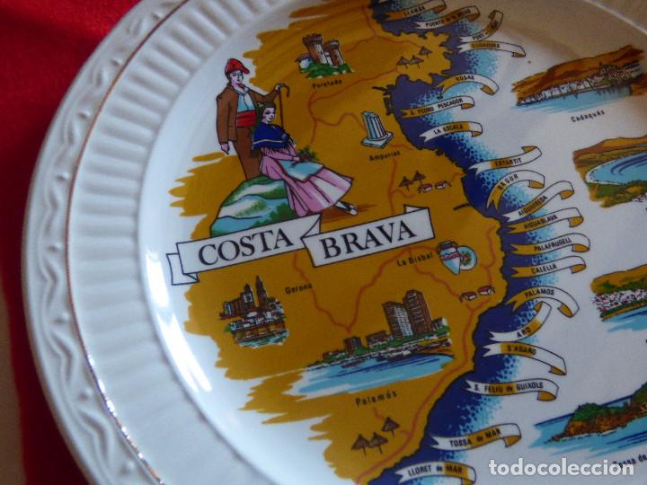 Antig&uuml;edades: Plato de porcelana,Costa Brava. - Foto 2