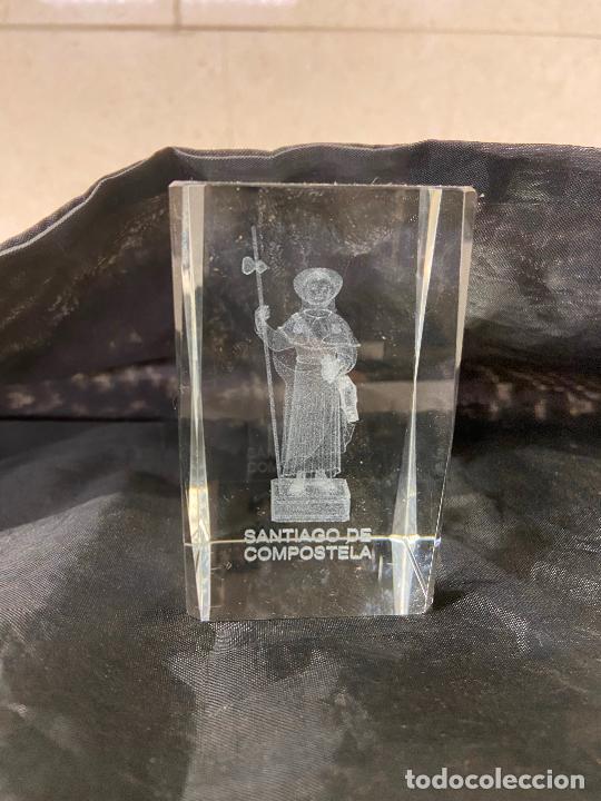 Antig&uuml;edades: C.63- Santiago de Compostela pisapapeles cristal