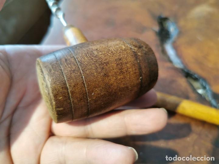 Antig&uuml;edades: SACACORCHOS DE MADERA Y MARTILLO CASCA NUECES - Foto 3
