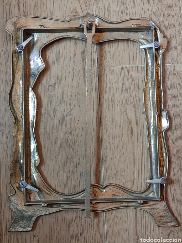 Antig&uuml;edades: Portafotos en bronce. - Foto 2