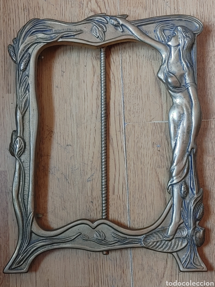 Antig&uuml;edades: Portafotos en bronce. - Foto 3