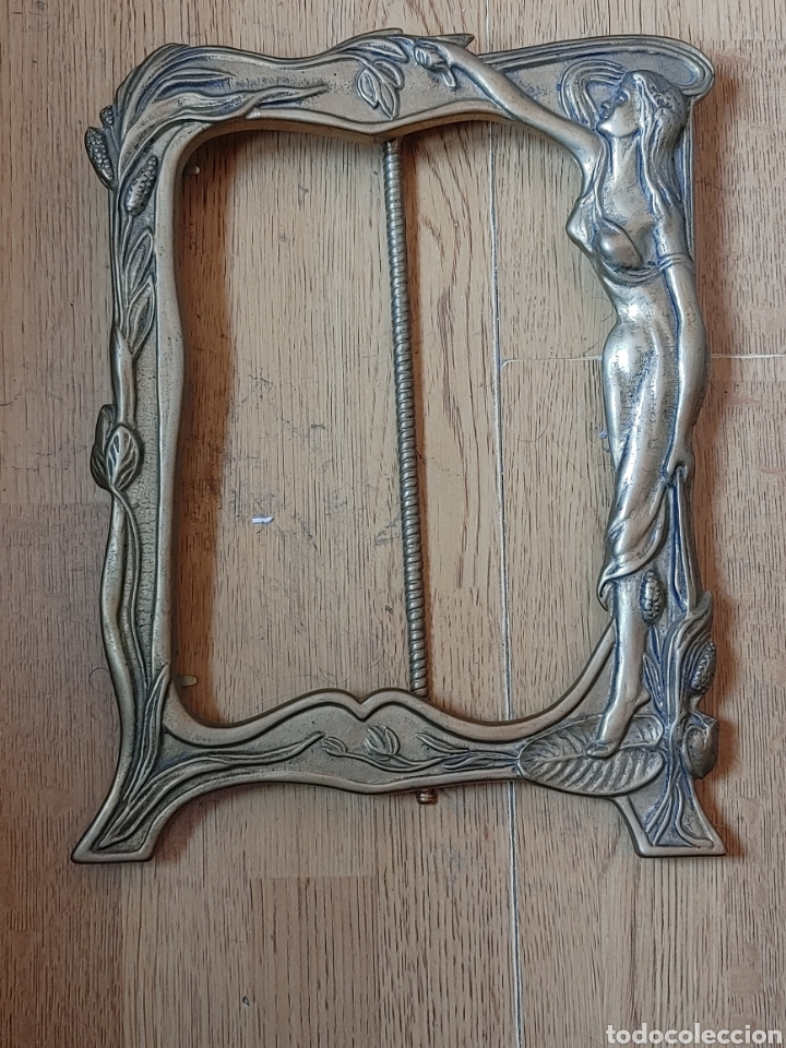 Antig&uuml;edades: Portafotos en bronce. - Foto 1