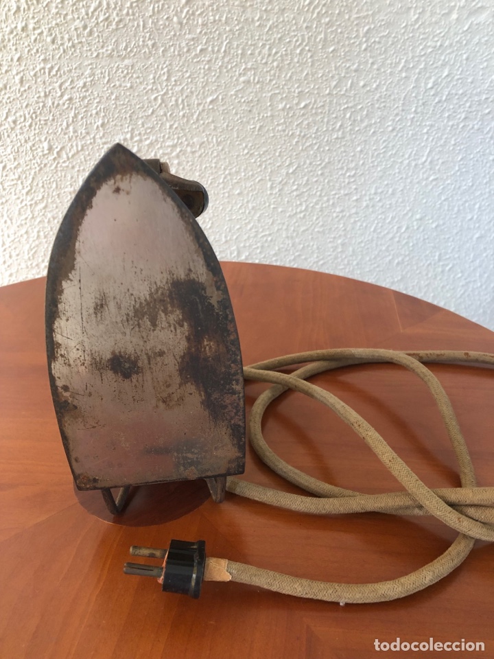 Antig&uuml;edades: Antigua plancha el&eacute;ctrica con cable - Foto 3