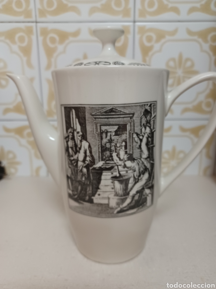 Antig&uuml;edades: Cafetera de porcelana - Foto 1