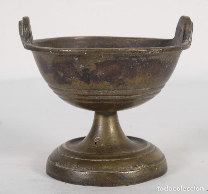 Antig&uuml;edades: Copa en bronce siglo XVIII - Foto 1